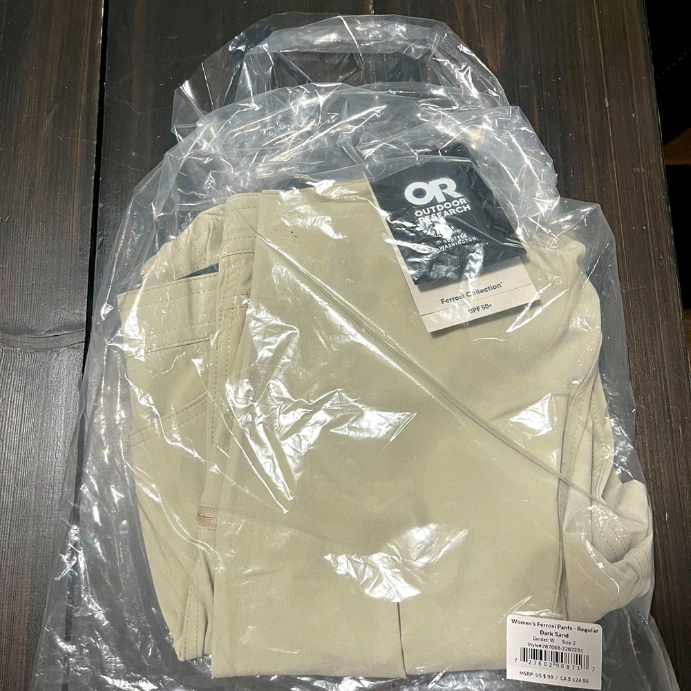 Selling brand new outdoor research ferrosi field pants.